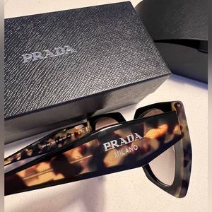 NEW Authentic Prada SPR 15w Sunglasses